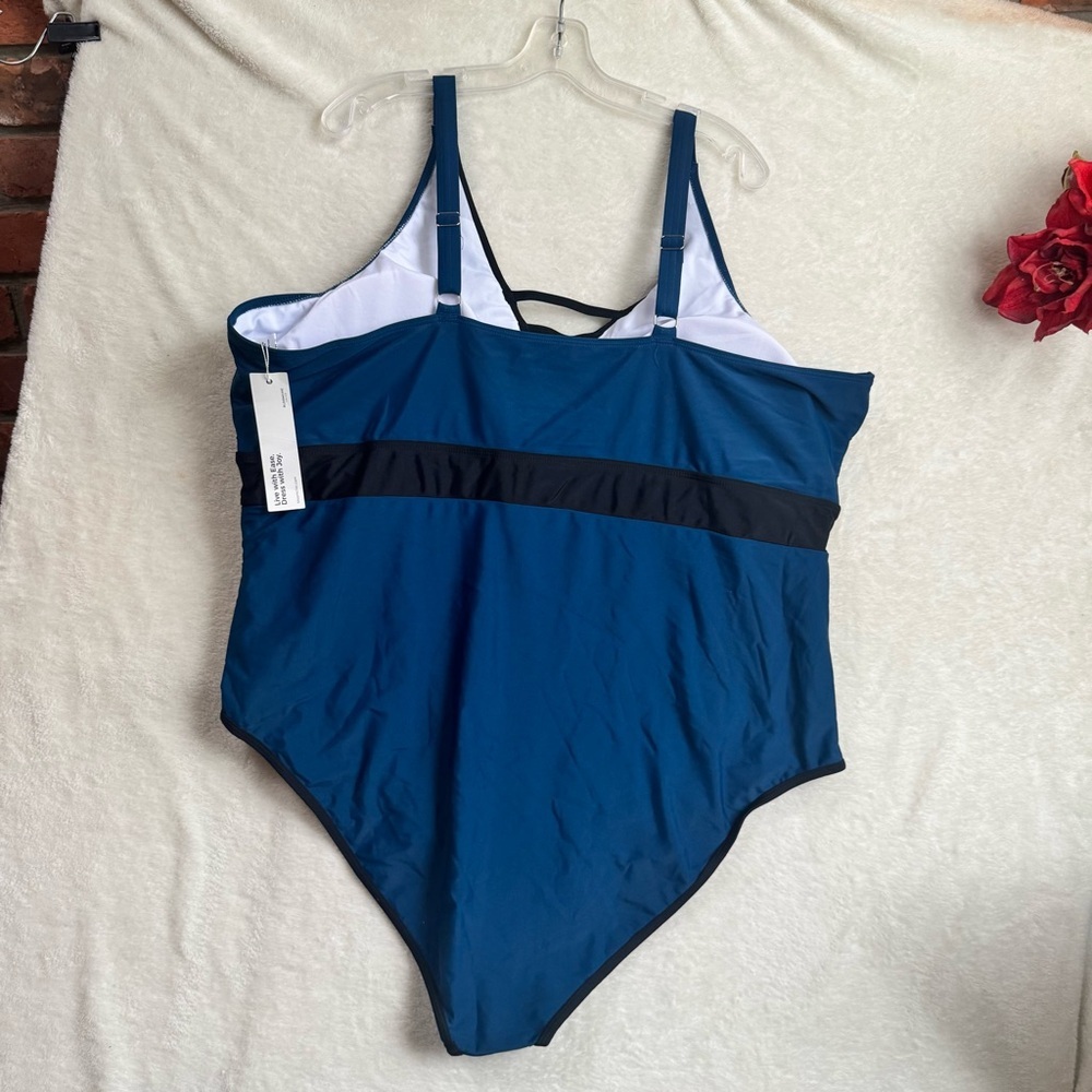 BloomChic NEW Contrast Trim Keyhole Gathered One Piece Swimsuit Color Block 30 - Picture 3 of 15